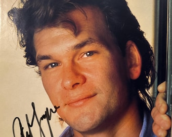 Impression photo originale de magazine 11 x 13 dédicacée par Patrick Swayze (COA)