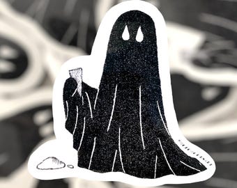 Może przedstawiać: Czarno-biała ilustracja ducha trzymającego szklankę płynu. Duch ma dwa białe oczy i białe usta. Duch stoi na białym tle.