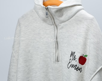 Quart de fermeture éclair personnalisé pour enseignant - Sweat-shirt personnalisé avec nom et pomme brodés pour éducateurs | Cadeau de vêtements confortables pour le personnel