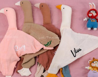 Bébé brodé personnalisé Lovey - Couverture en oie personnalisée pour bébé | Mousseline de coton bio | Cadeau de baptême et de naissance