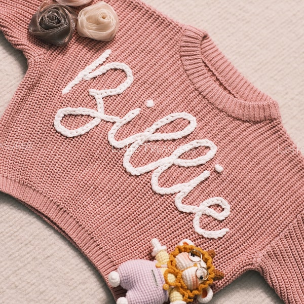 Suéter personalizado para bebê: nome bordado à mão, design personalizado