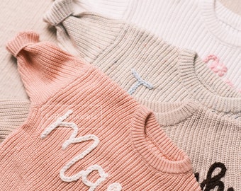 Vêtements pour bébé personnalisés : mettez de la gaieté dans l'esprit avec d'adorables motifs personnalisés célébrant le nom de votre bébé !