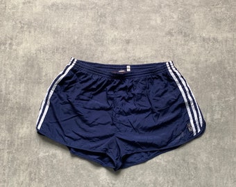 adidas tre strisce realizzate nella Germania occidentale blu navy pantaloncini da uomo taglia come M-L anni '80 y2k vintage streetstyle anni '90 trapano oppio abbigliamento sportivo retrò