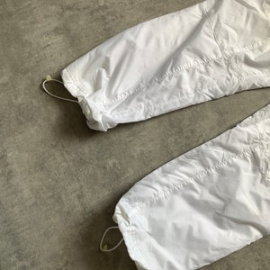Pantalon de survêtement Nike double logo pour homme taille M blanc sportswear des années 80 y2k vintage streetstyle des années 90 drill opium rétro image 2