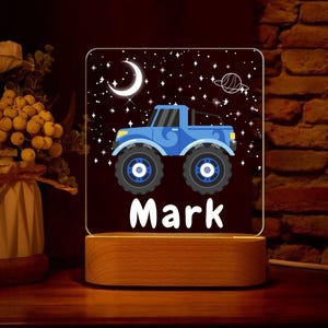 Monster Trucks Spersonalizowana nazwa Nocna lampka Monster Truck Niepowtarzalny prezent dla niemowląt Samochód Ciężarówki Projekt dla dzieci Niestandardowy prezent dla chłopców Wielokolorowa lampa