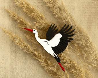 Spilla Cicogna in legno naturale con resina epossidica Simbolo della Bielorussia