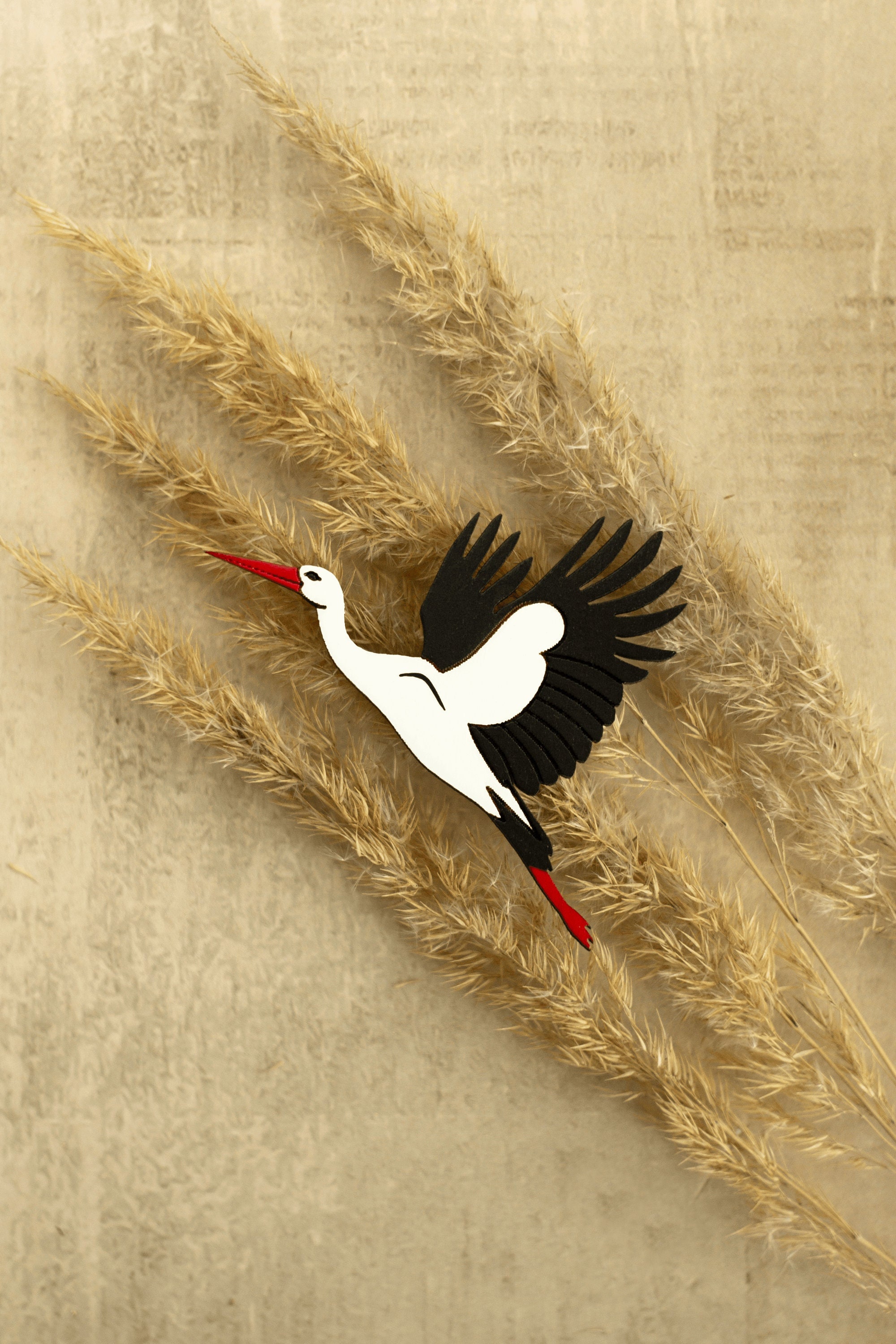 Ancienne Broche Cigogne Aérodynamique – Résine Et Strass – Bon état
