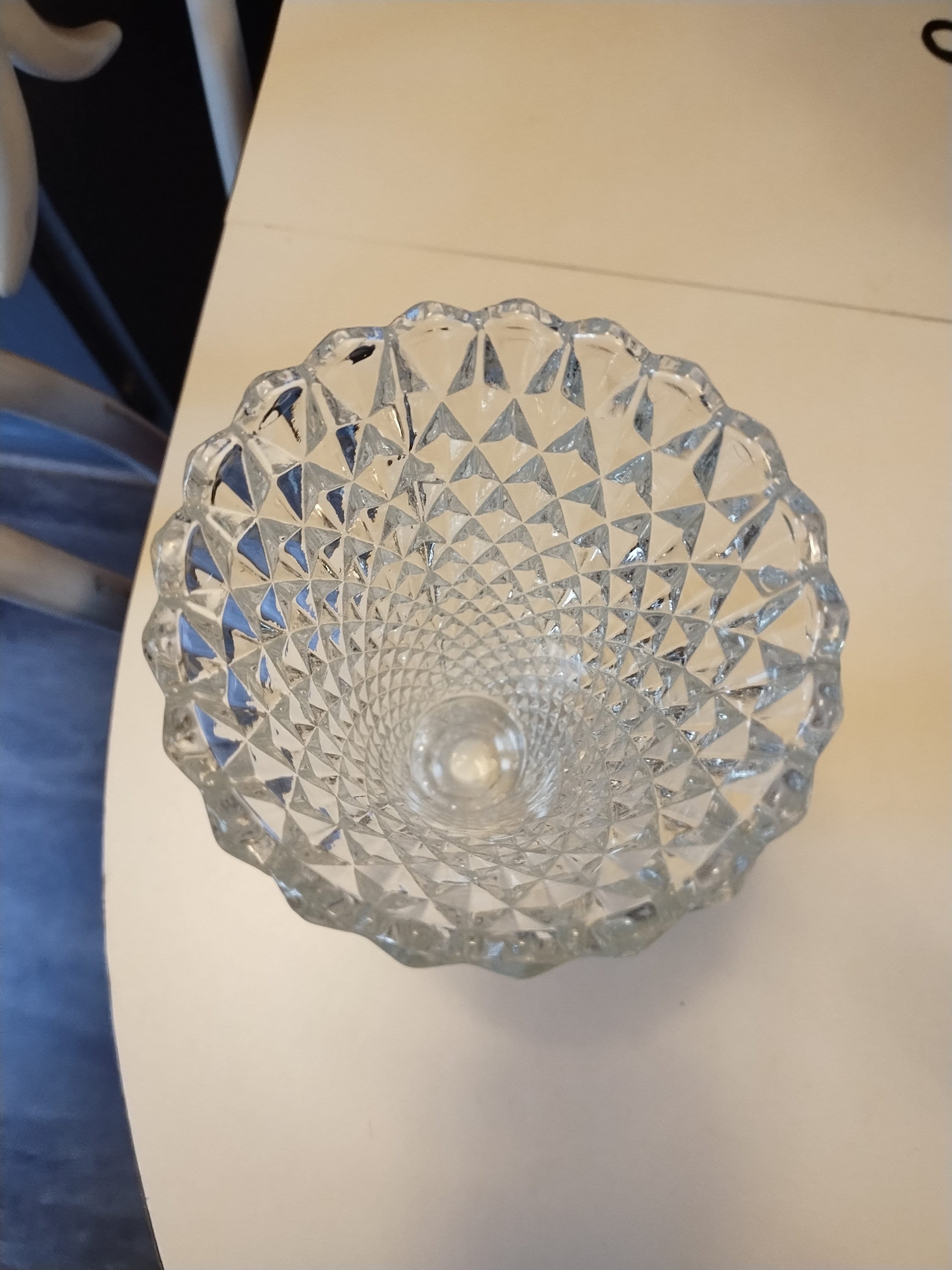 Vintage Indiana Crystal Glass Diamond Point Pattern Vase 8