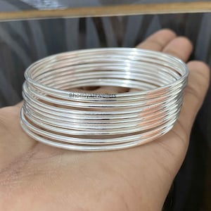 美しいシルバーバングルセット、ハンドメイドの 925 スターリングシルバーバングルセット、スタッキングバングル、7 日間バングル! シンプルセットバングル、7 セットオフバングル