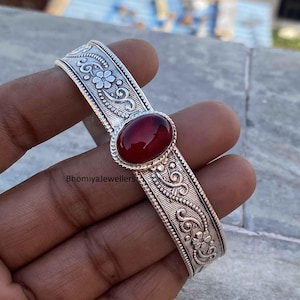 Handgjort granatarmband: Boho-armband i 925 sterlingsilver