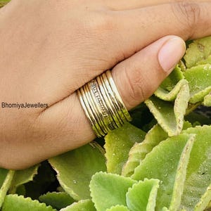 Anello delicato in ottone, anello minimalista in ottone, anello semplice impilabile, gioiello boho per tutti i giorni, anello delicato da donna, anello nuziale, regalo