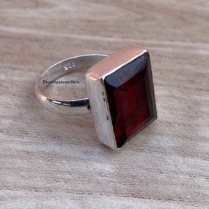 Anillo de granate rojo en plata de ley 925 maciza, anillo de granate, anillo de piedra preciosa de forma radiante, anillo de mujer hecho a mano, regalo de aniversario de boda para ella