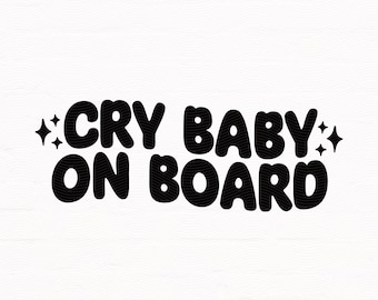 Peut inclure: Texte graphique noir et blanc qui dit "Cry Baby On Board" avec deux petites étoiles de chaque côté du texte.