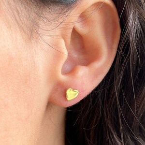 Orecchini a cuore • Placcato oro 14K • Argento sterling 925K • Regalo per la fidanzata • Piccoli gioielli • Orecchini d'amore • Borchie minimaliste