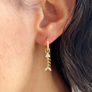 Fischgräten Ohrringe • 14K Vergoldet • Tierschmuck • 925K Sterling Silber • Winziger Schmuck • Seefisch Ohrringe • Minimalistische Ohrstecker