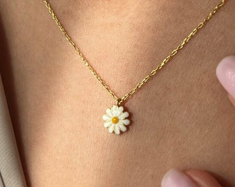 Daisy Necklace • 925K Sterling Silver • Spring Jewelry • 14K Gold Plated • Flower Pendant • Gift for Daughter • Minimalist Accessories