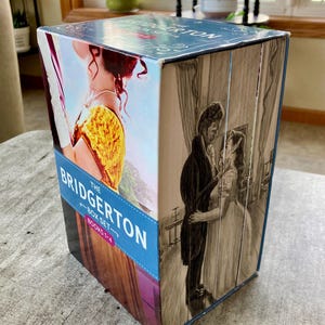 Bridgerton Boxed Book Set 1-4 with Beautiful Edge Artwork