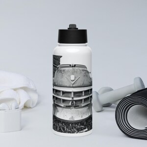 Cadillac Ranch Stainless steel water bottle with a straw lid