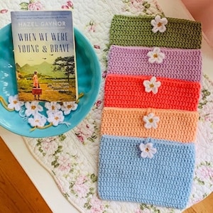 Crochet Daisy Book Cover - 9x6in