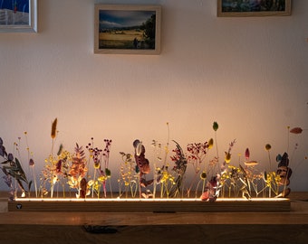 Licht Blumenleiste Flowerboard mit WOW-Effekt + gratis Wandhalterung für Trockenblumen /  Wanddeko Holz Tischdeko Fensterdeko aus Massivholz