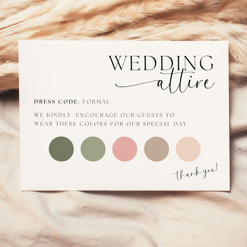 Może przedstawiać: Karta z prośbą o str&oacute;j ślubny z tekstem "WEDDING attire" i "DRESS CODE: FORMAL". Karta zawiera r&oacute;wnież tekst "WE KINDLY ENCOURAGE OUR GUESTS TO WEAR THESE COLORS FOR OUR SPECIAL DAY" oraz paletę kolor&oacute;w zielonego, r&oacute;żowego i brązowego.