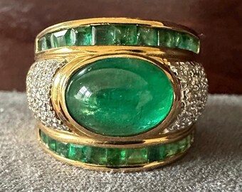 18k Solid Yellow Gold Natural diamonds cabochon Emerald and Emerald cut Emerald, Total Weight 12.8g, Size: 7