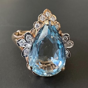 Vintage : 14k yellow gold pear shape aquarium natural diamonds ring, size 9