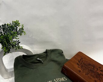 No puedo tirar piedras mientras lavo los pies Crewneck, Mujer, Cristiana, Acogedora sudadera de Jesús