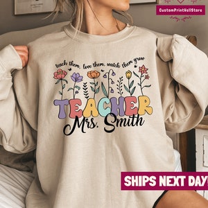 Custom Retro Floral Teacher Name Sweatshirt, Wildflower Teacher Shirt, Personalized Teacher Crewneck, Gift for Teacher, Cute Teacher Tee