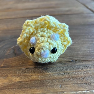 かぎ針編みのトリケラトプス ミニぬいぐるみ