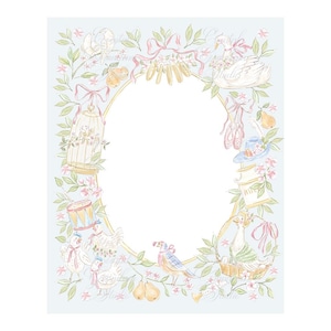 Op de afbeelding: Waterverfillustratie met een lichtblauwe achtergrond, met een ovale lijst versierd met vogels, bloemen en balletthema-elementen. Inclusief een vogelkooi, trommel, zwaan, balletschoenen en een hoed. Het ontwerp bevat roze en gele accenten.