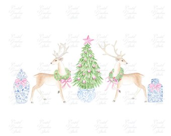 Puede incluir: Dos ilustraciones de acuarela de ciervos con lazos rosas y coronas verdes alrededor del cuello, de pie a ambos lados de un árbol de Navidad verde con adornos rosas. El árbol está en una maceta con estampado azul y blanco. Hay dos jarrones de jengibre con estampado azul y blanco a ambos lados de los ciervos.