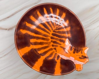 cookware gift unique plate handmade cat painted pottery decorative ceramic brown orange artisanal original dinner cute beautiful big table