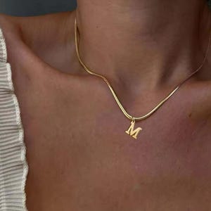 Collar con inicial, collar con letras, collar de oro, collar con nombre personalizado, regalos para esposas, regalos para mamás, regalo para mamás, regalo de cumpleaños para ella