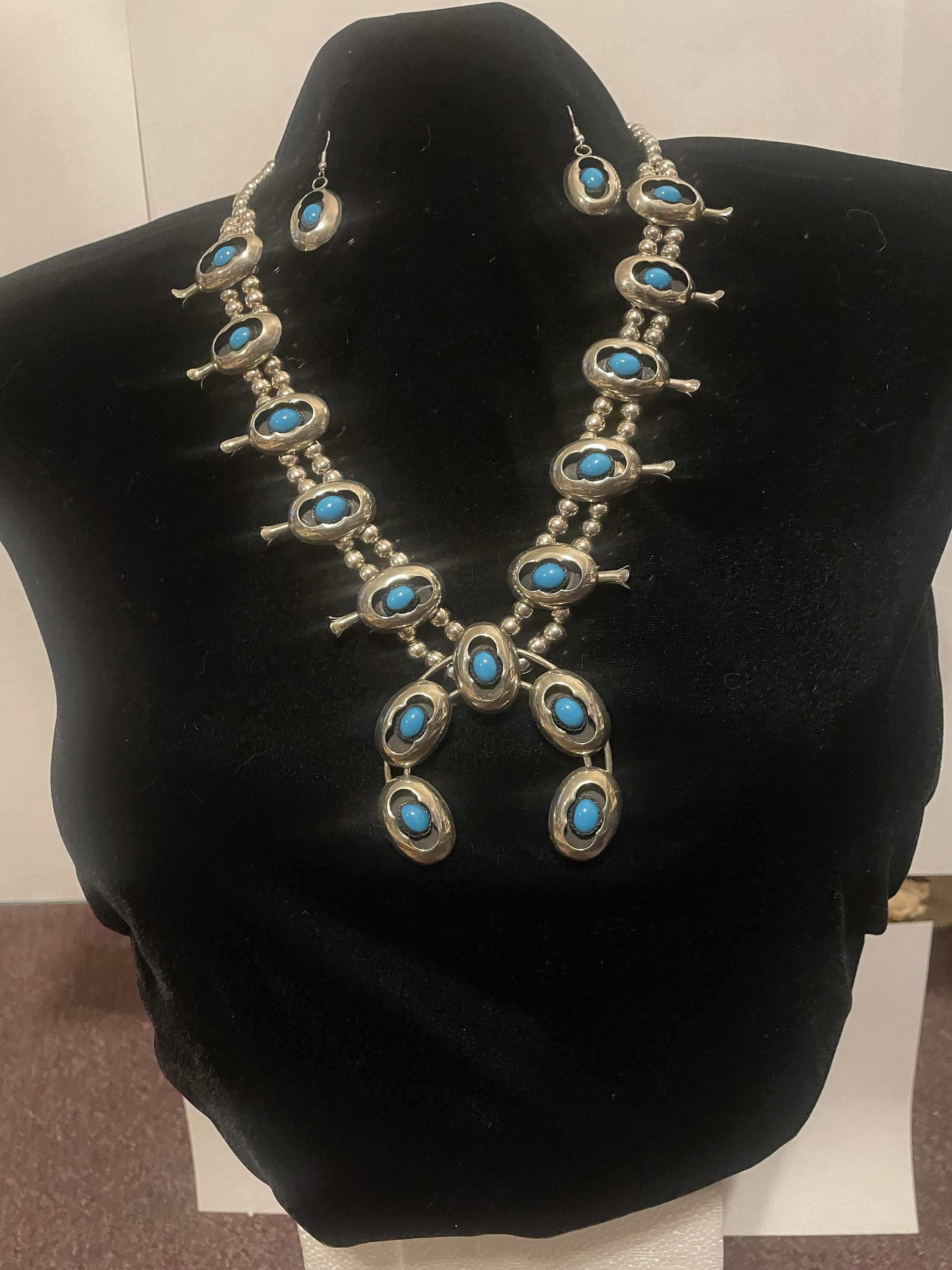 Collana Artigianale Con Turchese Naturale E Fiori Di Zucca &ndash; Completa E Pronta Da Indossare