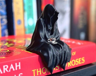3D gedruckter Sensenmann mit Teetasse: Gothic Bücherregal Sitter