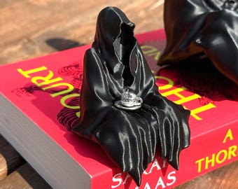 Suriel Teetasse Kantenhocker: ACOTAR Bücherwurm, Gothic Sensenmann