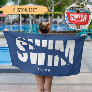 Personalisiertes Schwimmen Strandtuch, benutzerdefiniertes Schwimmteam Pooltücher, Geschenk für Schwimmer, Senior Geschenk, Schwimmlehrer, Sportverein, Schulname, Kinder