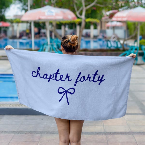 Toalla de playa del capítulo cuarenta, regalo de cumpleaños del capítulo 40 para amantes de los libros, regalo para ratones de biblioteca, regalo de cumpleaños número 40 para amantes de los libros, toalla de piscina con lazo de garabatos