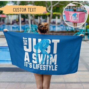 Personalisiertes Schwimmen Strandtuch, benutzerdefiniertes Schwimmteam Pooltücher, Geschenk für Schwimmer, Senior Geschenk, Schwimmlehrer, Sportverein, Schulname, Kinder