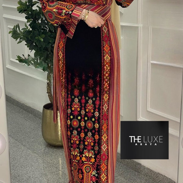 Palestinian Embroidered Thawb - black tatreez Dress. مطرزات شرقية عربية - ثوب فلسطيني - أثواب فلسطينية - ثوب عربي - تطريز فلسطيني thobe