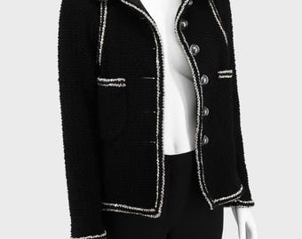 Chanel F/V 2017 Catwalk Bouclé Tweedkavaj Fantasy Trim CC Knappar Sidenfodrad FR 34 XS