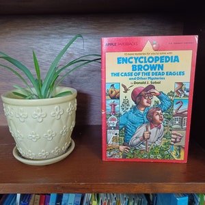 Encyclopedia Brown, The Case of the Dead Eagles and Other Mysteries, by Donald J. Sobol, vintage 1970s chapter book