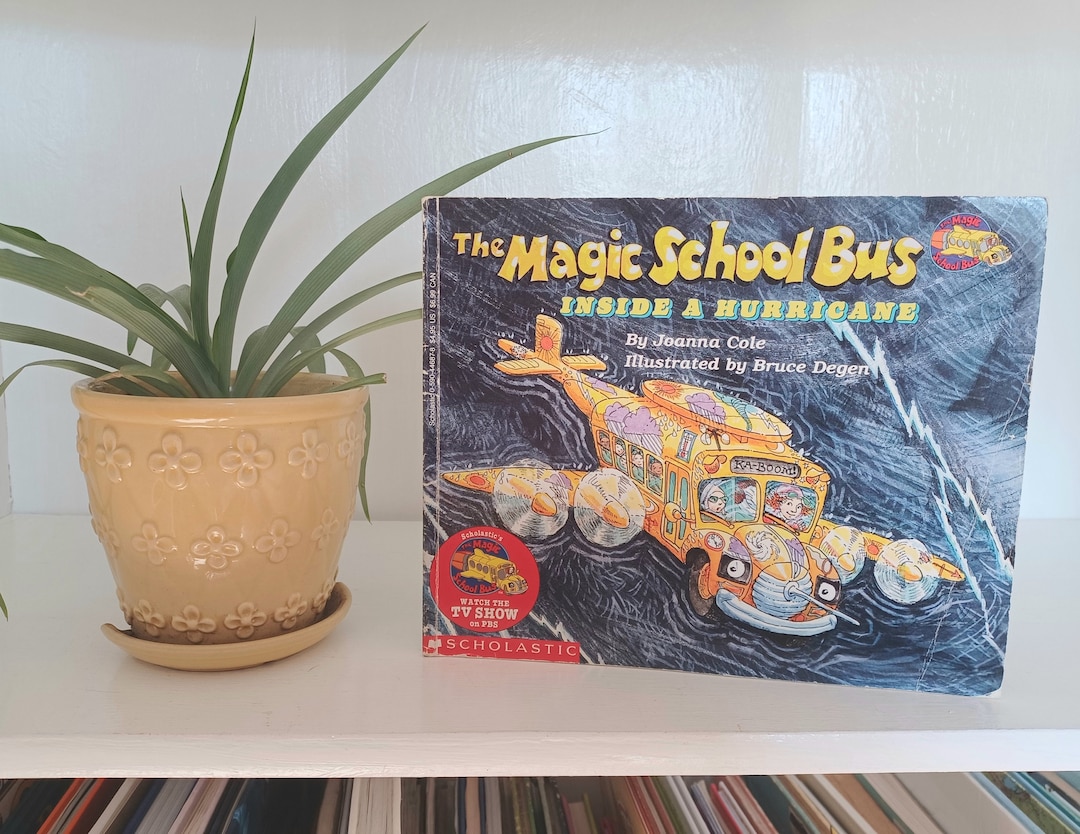 The Magic School Bus Inside A Hurricane, by Joanna Cole, Illustrated by ...