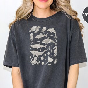 Comfort Colors®Animals 90s Vintage Style Tee,  Sea Underwater Creatures T-shirt, Tattoo Sea Animal T-shirt, Sealife, Whale, Turtle, Dolphin