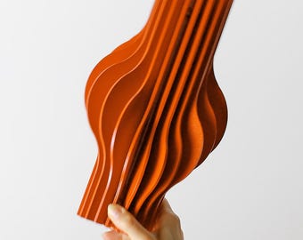 Orange Holz Wellenskulptur: Moderne Parametrische Skulptur, Trockenblumen Herzstück