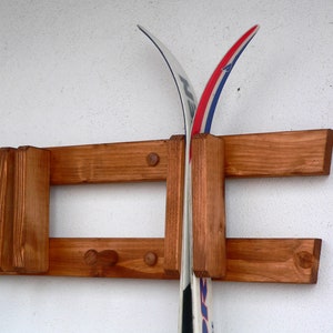 Support Mural Pour Skis - Porte 2 Paires, Acier Et Bois, Longueur 30 Cm, Couleur Noire, Neuf (QLS)
