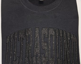 Camiseta o sudadera negra sobre negra con ULTRASONIDO