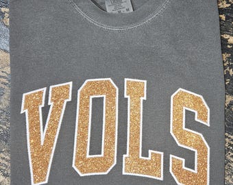 Camiseta Vols comfort color con bordado de purpurina