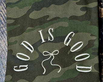 Sudadera de camuflaje "Dios es bueno"